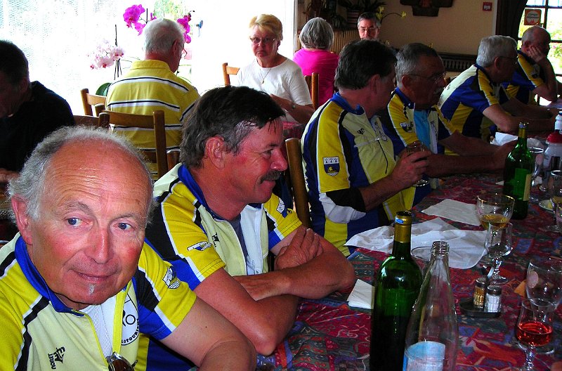 2010-05-27 14 Locmariaquer Le Resto.JPG